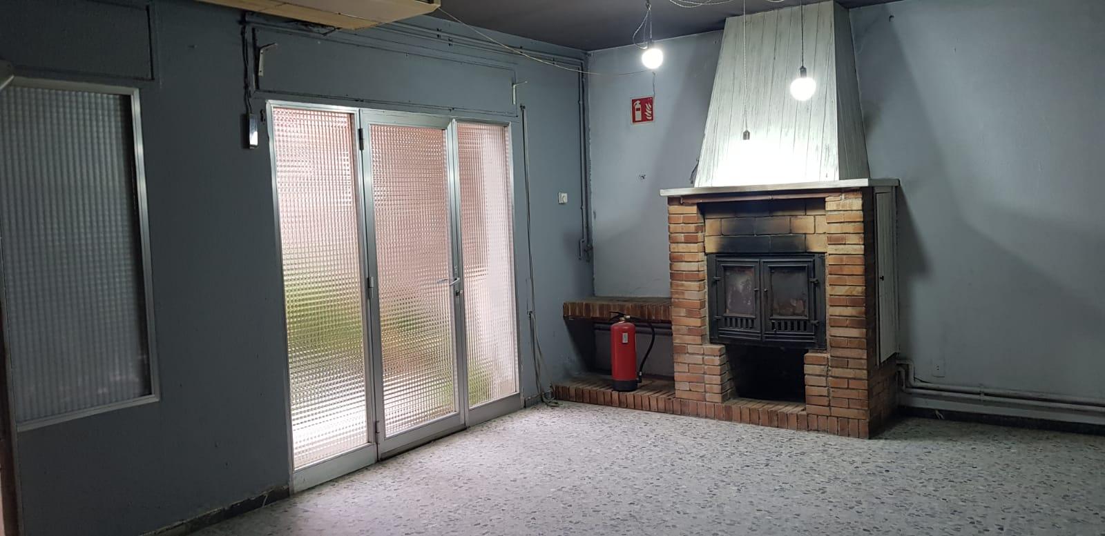 LOCAL MOLT AMPLI DAVANT DE L’ESTACIO