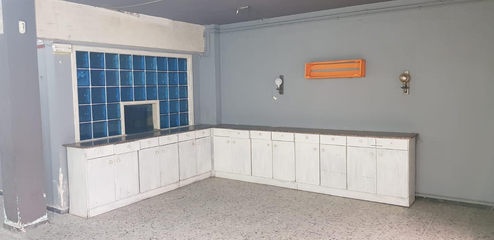 LOCAL MOLT AMPLI DAVANT DE L’ESTACIO