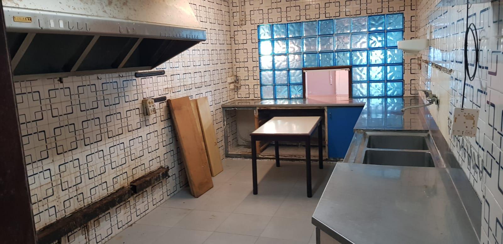 LOCAL MOLT AMPLI DAVANT DE L’ESTACIO