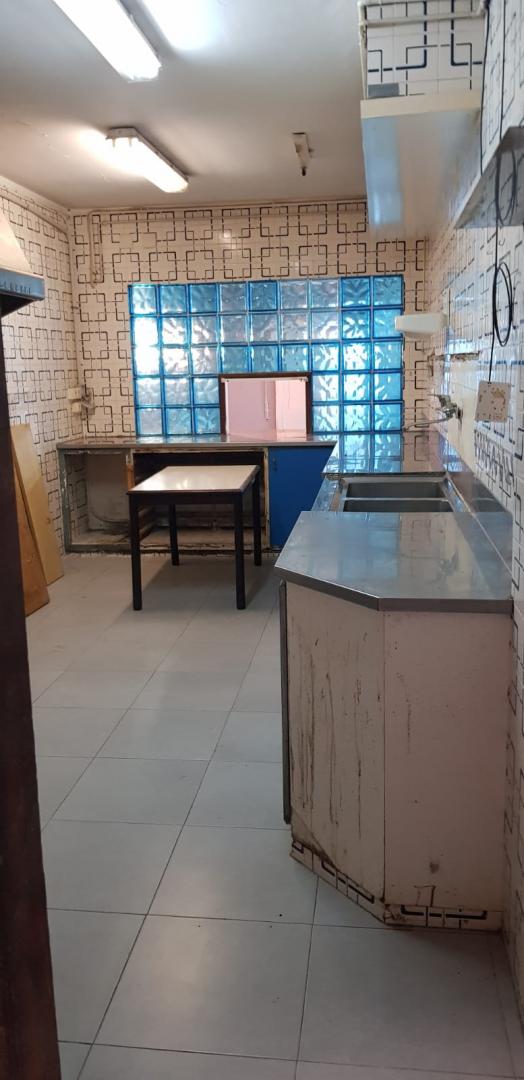 LOCAL MOLT AMPLI DAVANT DE L’ESTACIO