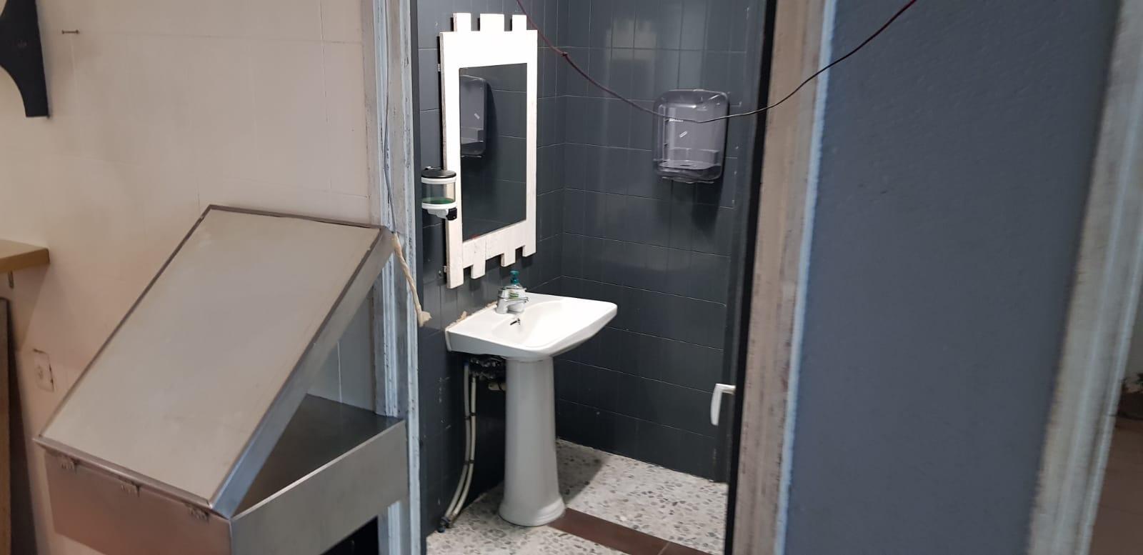 LOCAL MOLT AMPLI DAVANT DE L’ESTACIO