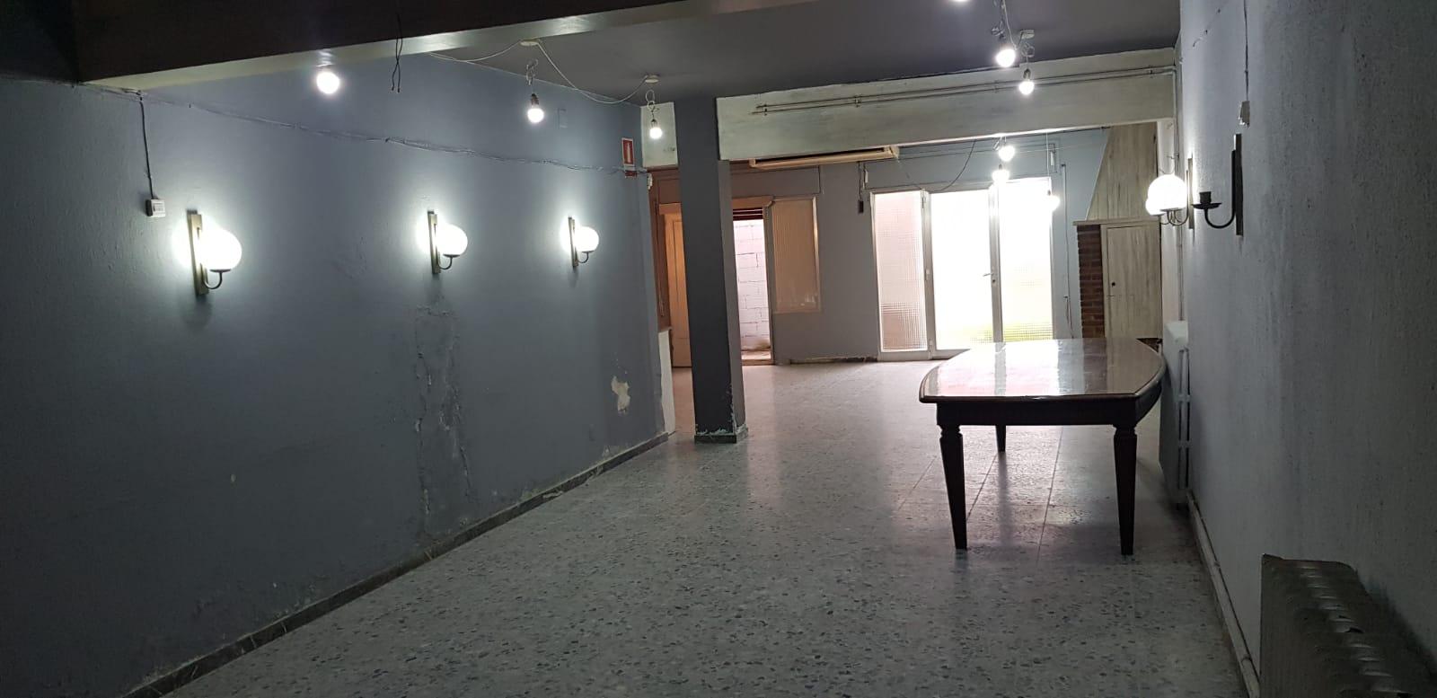 LOCAL MOLT AMPLI DAVANT DE L’ESTACIO