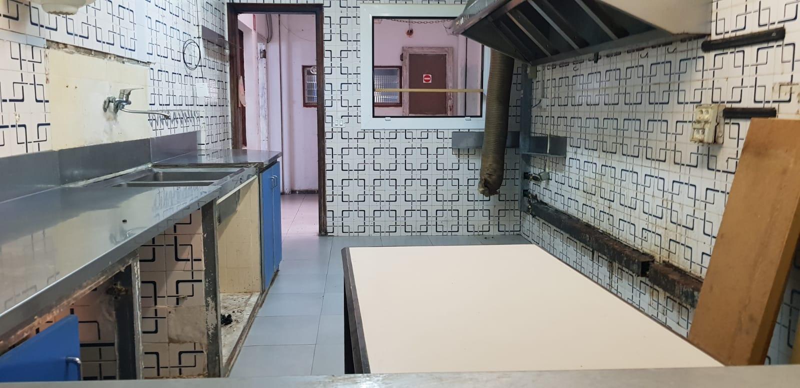 LOCAL MOLT AMPLI DAVANT DE L’ESTACIO