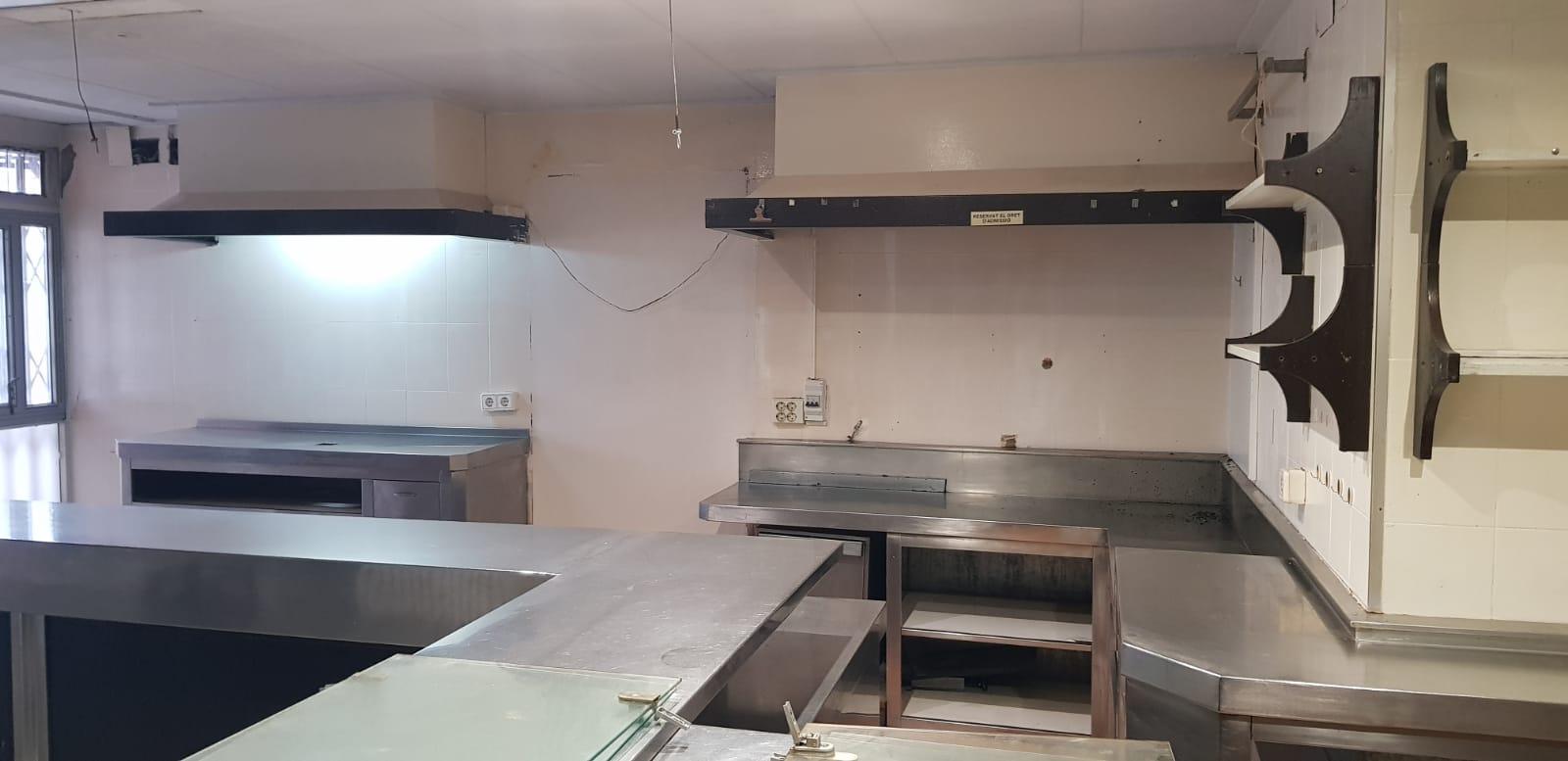 LOCAL MOLT AMPLI DAVANT DE L’ESTACIO