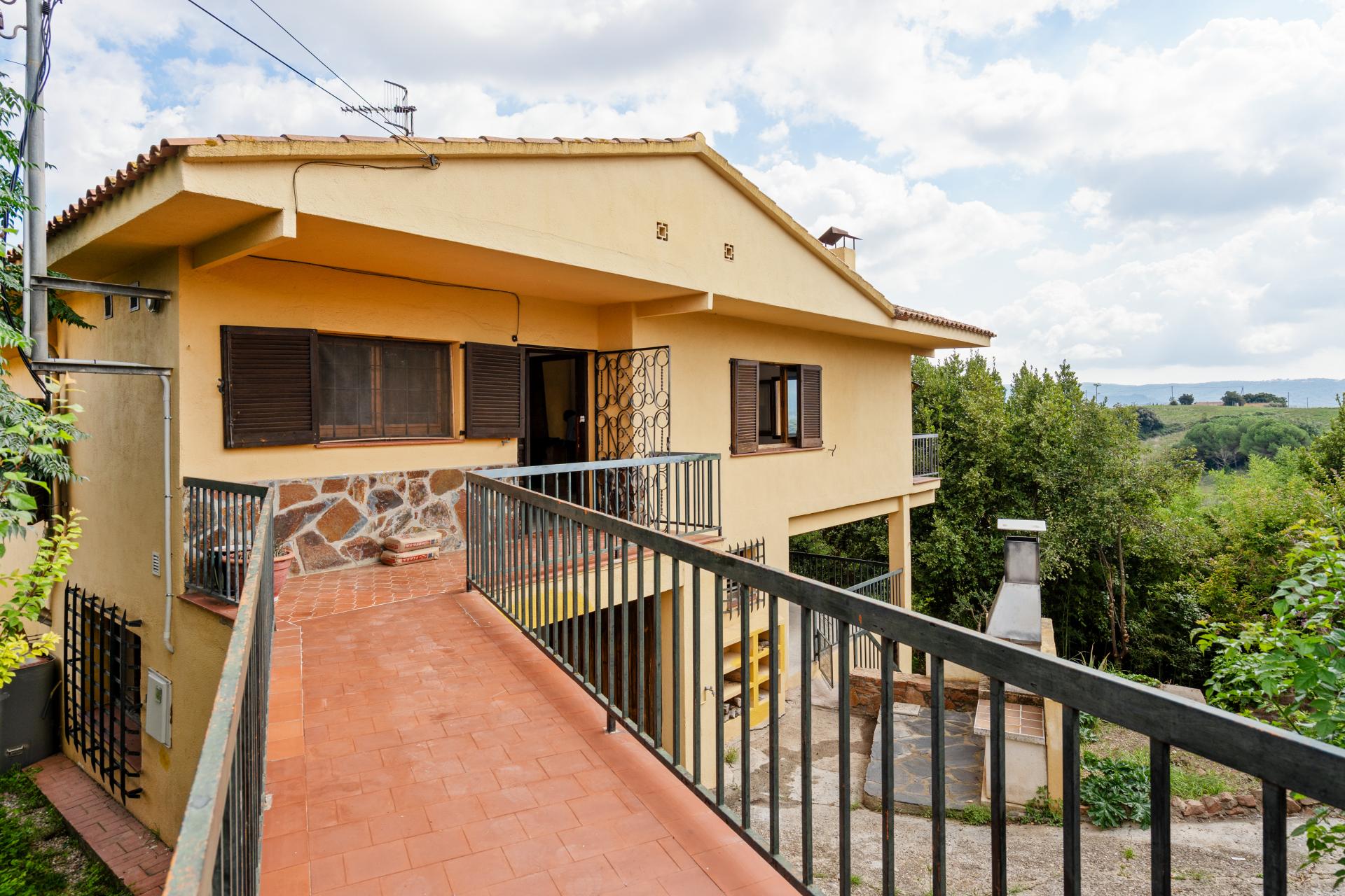 TORRE A QUATRE VENTS CAN SAULEDA