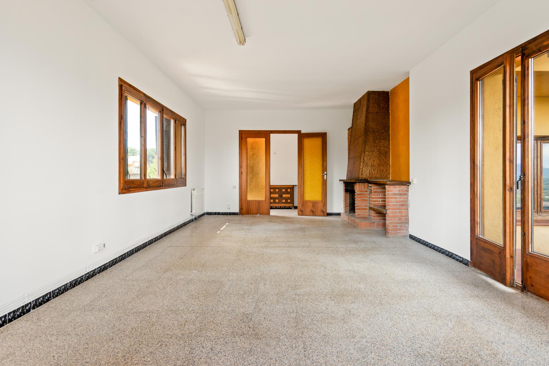 TORRE A QUATRE VENTS CAN SAULEDA