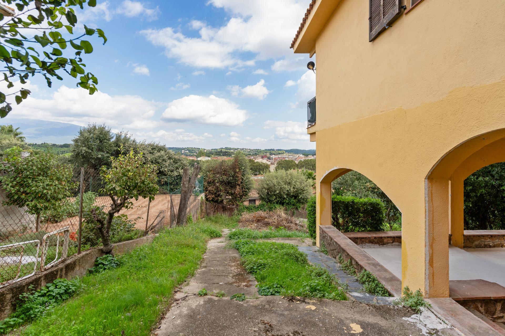 TORRE A QUATRE VENTS CAN SAULEDA