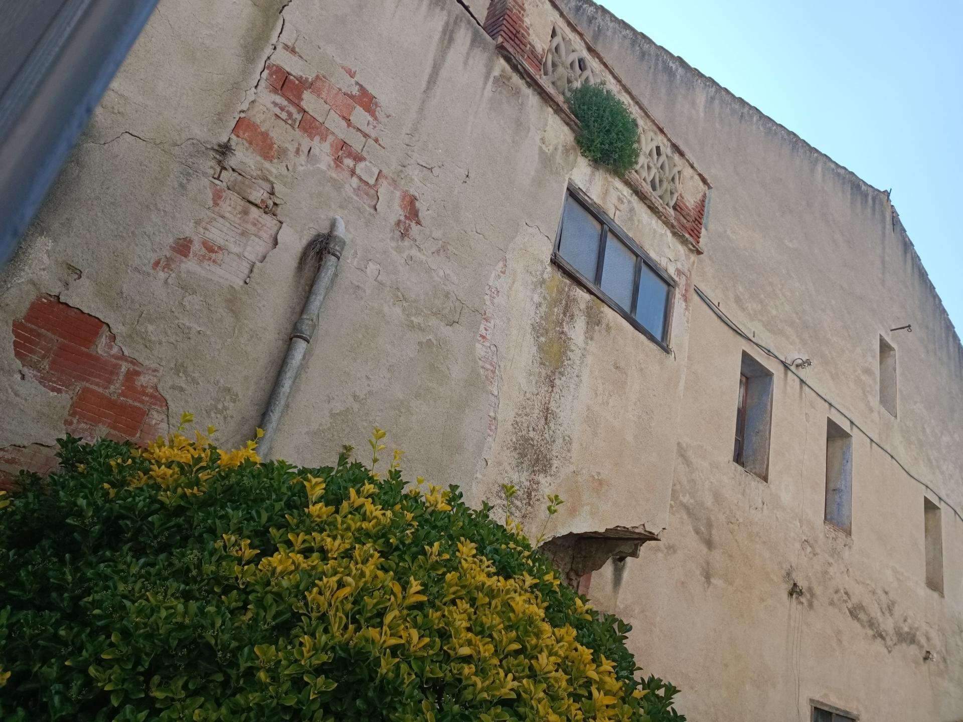 CASA DE POBLE MOLT GRAN I AMB LOCAL TIPUS NAU INDUSTRIAL