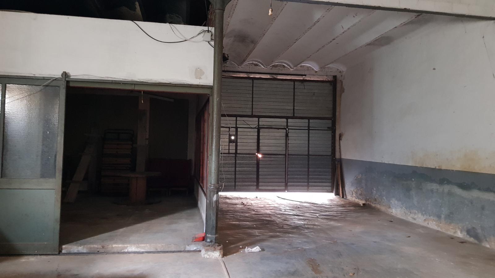 CASA DE POBLE MOLT GRAN I AMB LOCAL TIPUS NAU INDUSTRIAL