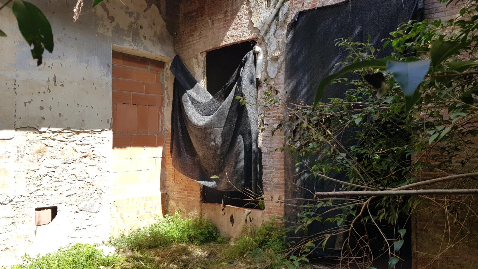 CASA DE POBLE MOLT GRAN I AMB LOCAL TIPUS NAU INDUSTRIAL