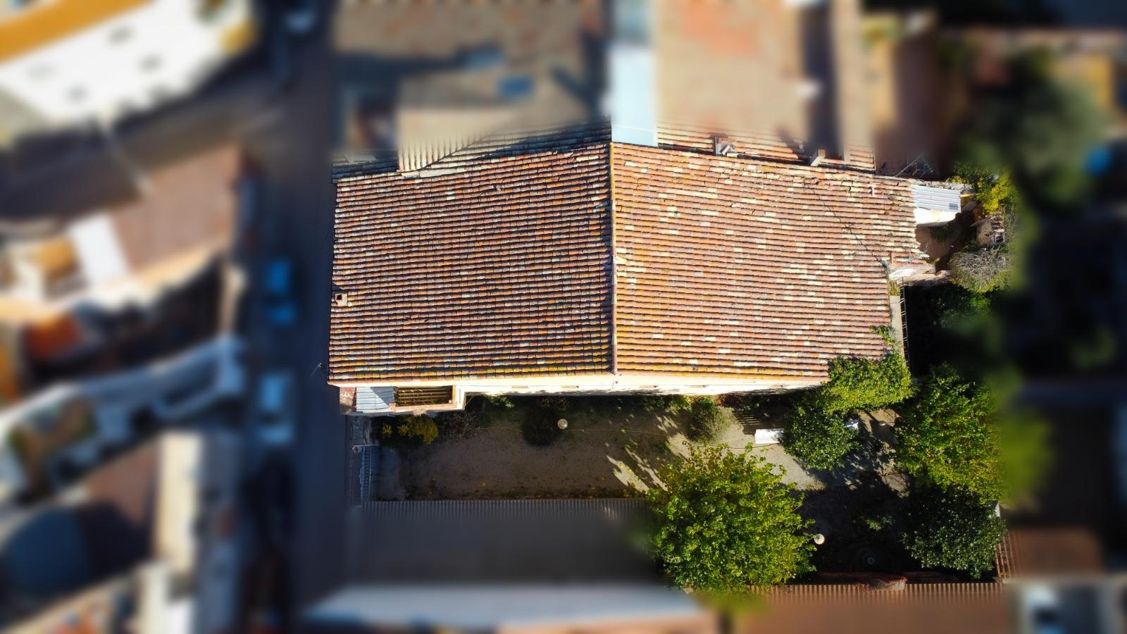 CASA DE POBLE MOLT GRAN I AMB LOCAL TIPUS NAU INDUSTRIAL