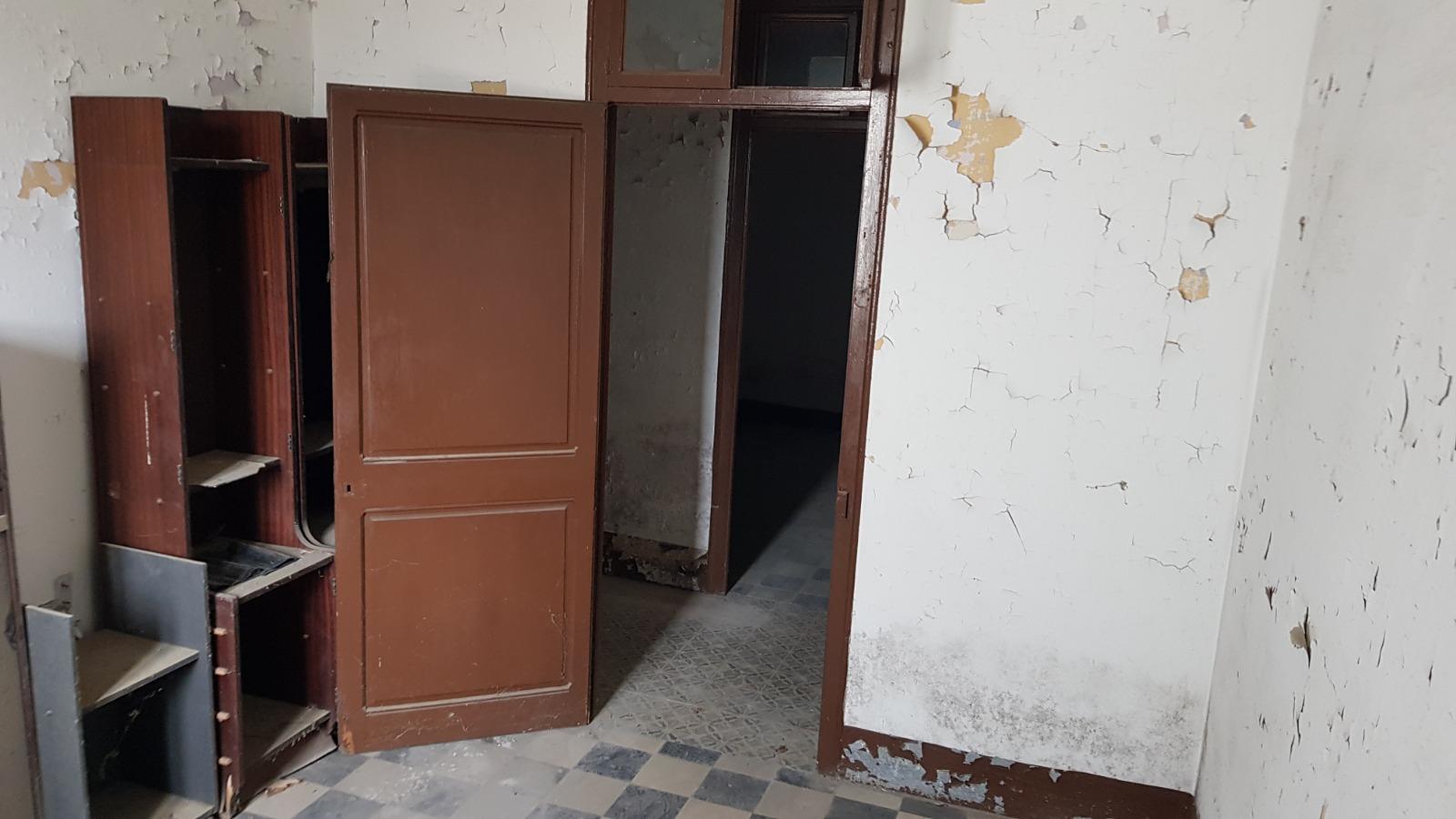 CASA DE POBLE MOLT GRAN I AMB LOCAL TIPUS NAU INDUSTRIAL