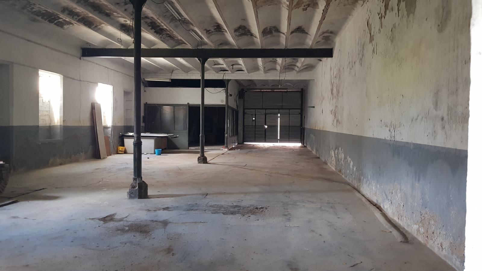 CASA DE POBLE MOLT GRAN I AMB LOCAL TIPUS NAU INDUSTRIAL