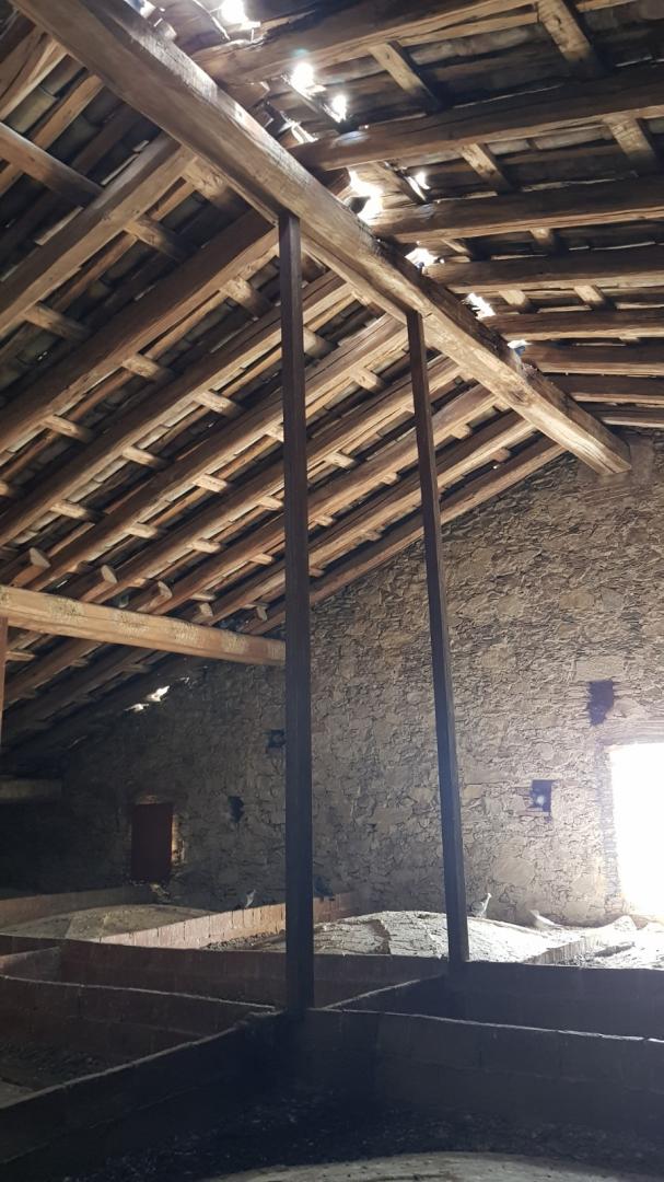 CASA DE POBLE MOLT GRAN I AMB LOCAL TIPUS NAU INDUSTRIAL