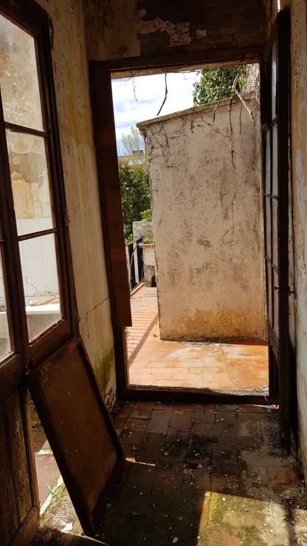 CASA DE POBLE MOLT GRAN I AMB LOCAL TIPUS NAU INDUSTRIAL