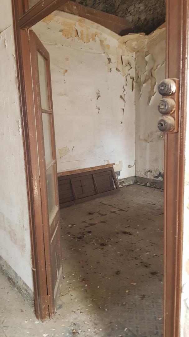 CASA DE POBLE MOLT GRAN I AMB LOCAL TIPUS NAU INDUSTRIAL