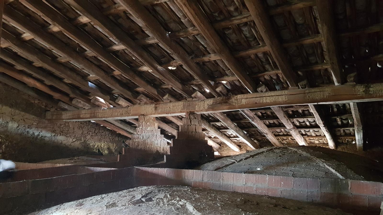 CASA DE POBLE MOLT GRAN I AMB LOCAL TIPUS NAU INDUSTRIAL