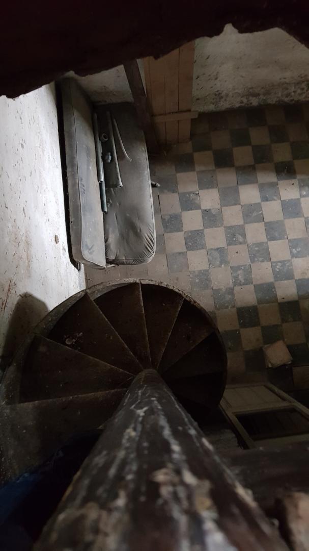 CASA DE POBLE MOLT GRAN I AMB LOCAL TIPUS NAU INDUSTRIAL