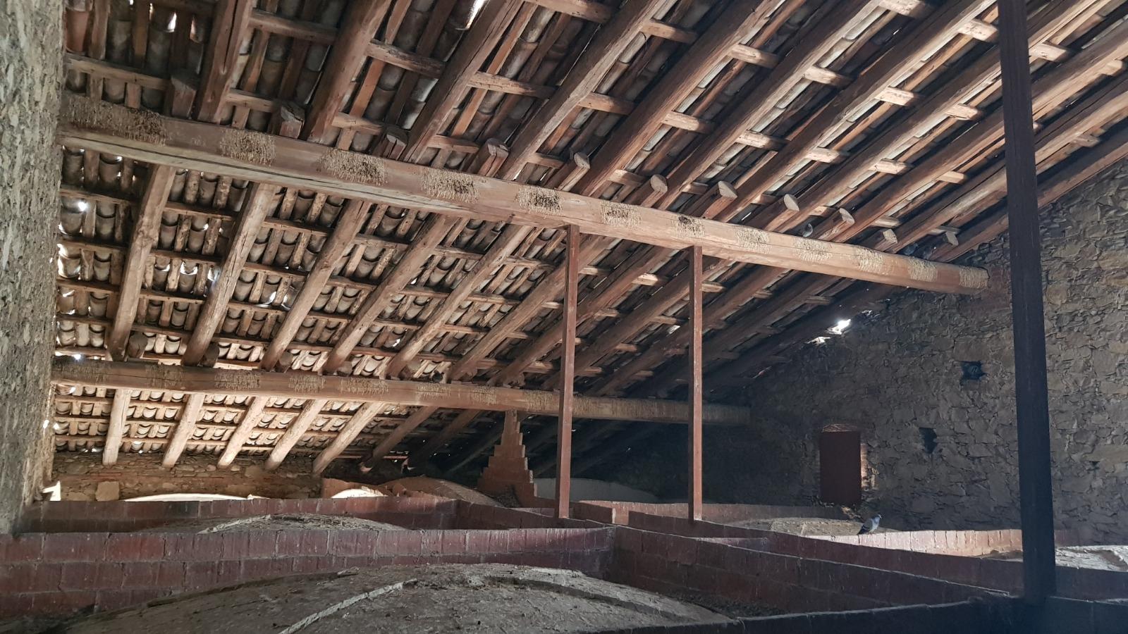 CASA DE POBLE MOLT GRAN I AMB LOCAL TIPUS NAU INDUSTRIAL