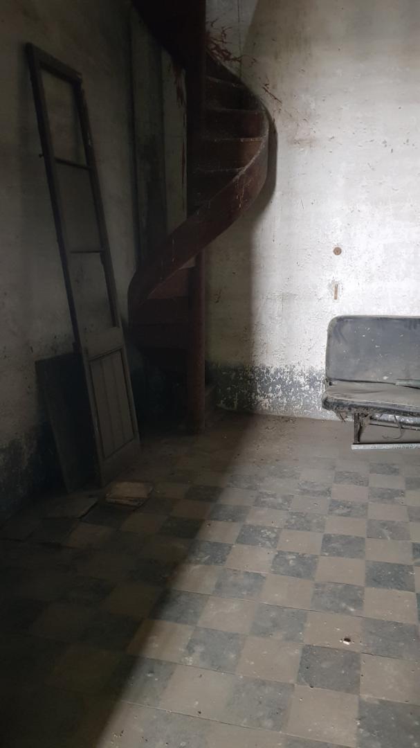 CASA DE POBLE MOLT GRAN I AMB LOCAL TIPUS NAU INDUSTRIAL