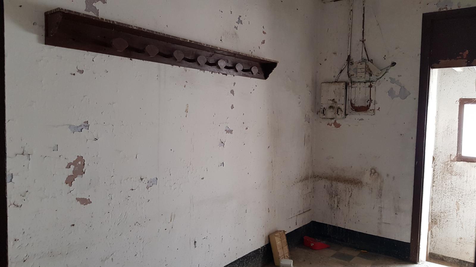 CASA DE POBLE MOLT GRAN I AMB LOCAL TIPUS NAU INDUSTRIAL