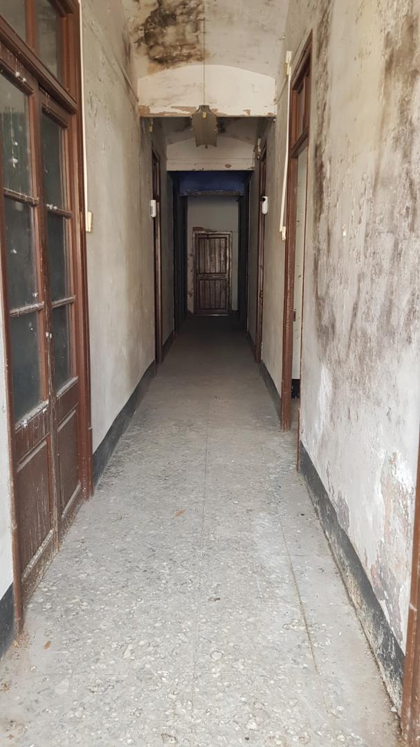 CASA DE POBLE MOLT GRAN I AMB LOCAL TIPUS NAU INDUSTRIAL