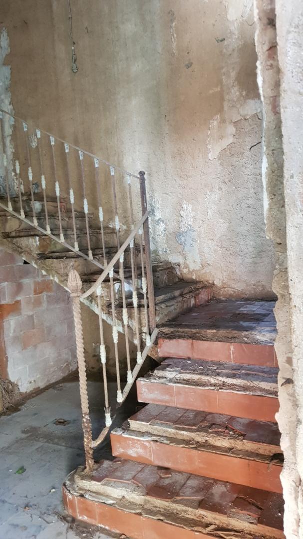 CASA DE POBLE MOLT GRAN I AMB LOCAL TIPUS NAU INDUSTRIAL