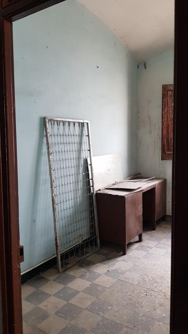 CASA DE POBLE MOLT GRAN I AMB LOCAL TIPUS NAU INDUSTRIAL