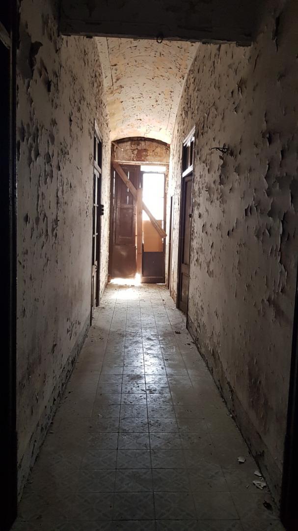 CASA DE POBLE MOLT GRAN I AMB LOCAL TIPUS NAU INDUSTRIAL