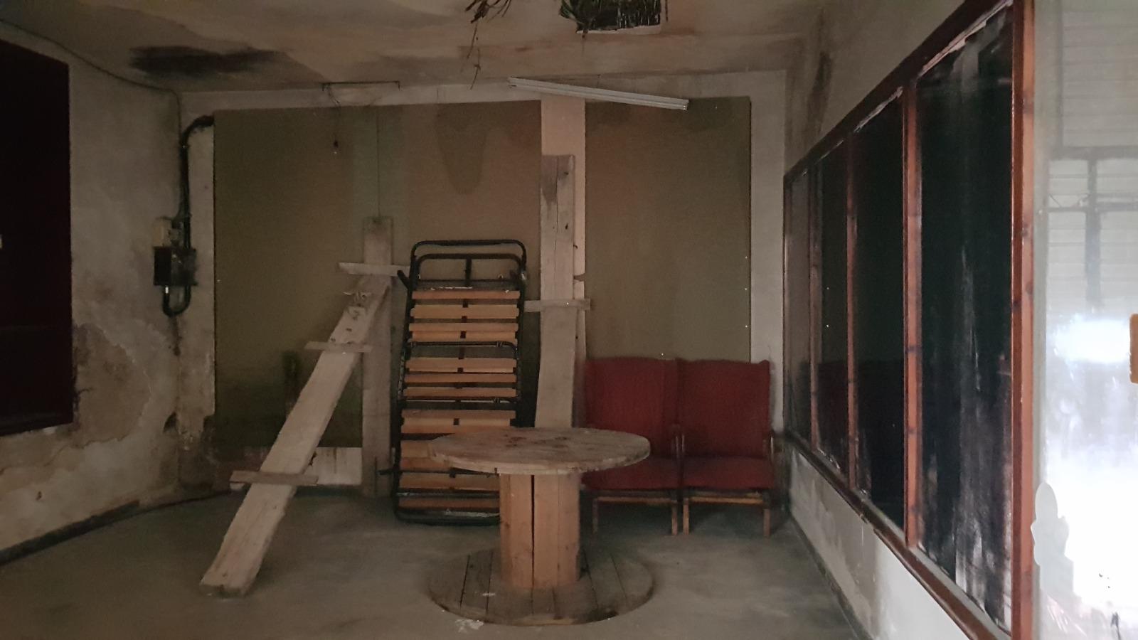 CASA DE POBLE MOLT GRAN I AMB LOCAL TIPUS NAU INDUSTRIAL