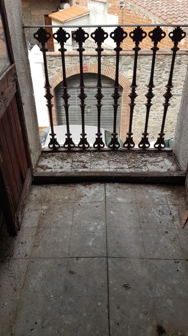 CASA DE POBLE MOLT GRAN I AMB LOCAL TIPUS NAU INDUSTRIAL