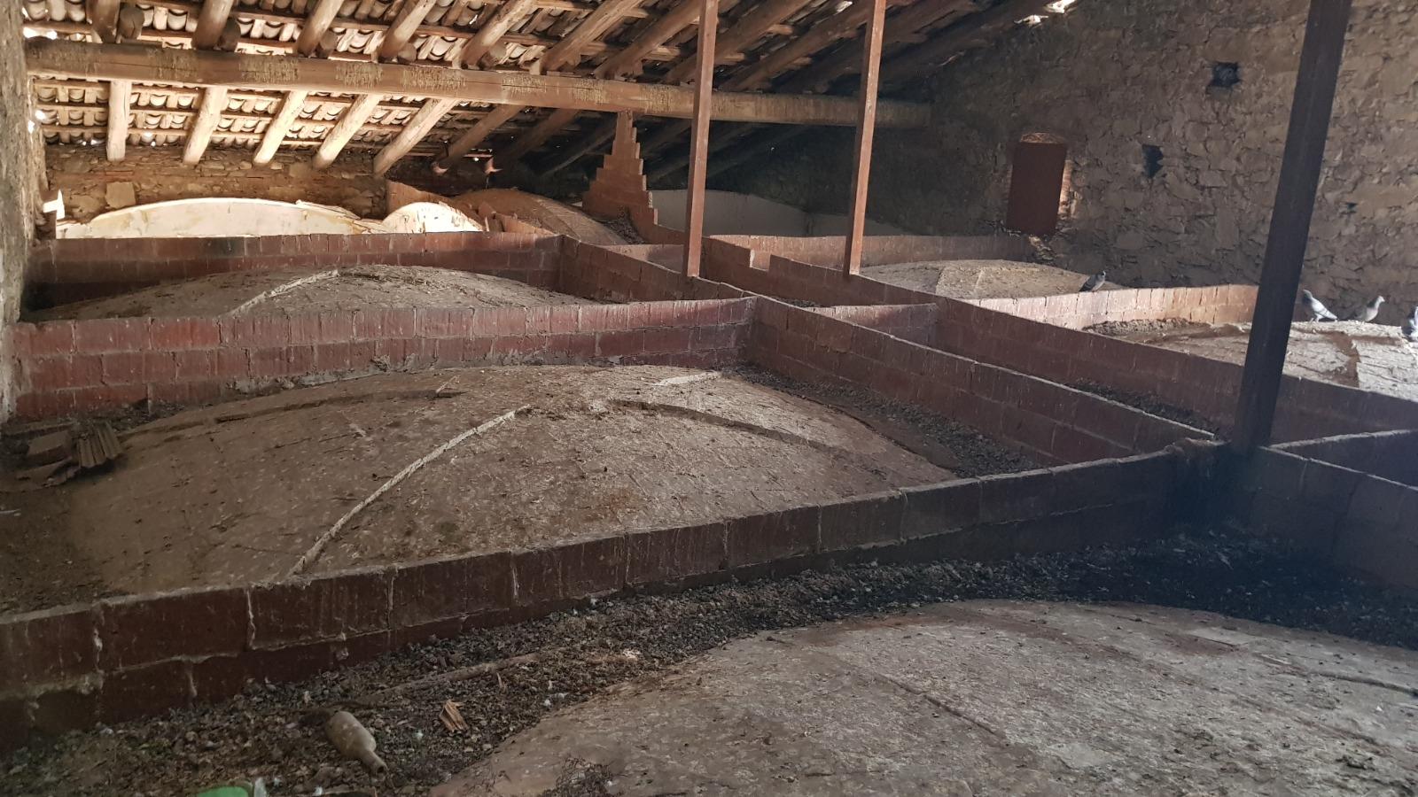 CASA DE POBLE MOLT GRAN I AMB LOCAL TIPUS NAU INDUSTRIAL