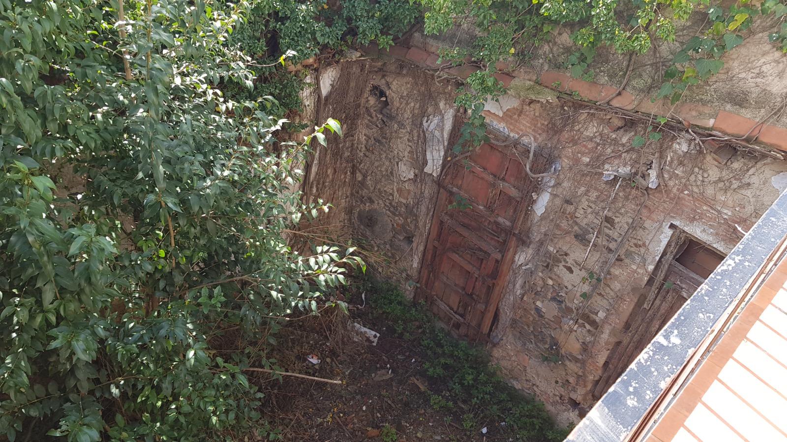 CASA DE POBLE MOLT GRAN I AMB LOCAL TIPUS NAU INDUSTRIAL