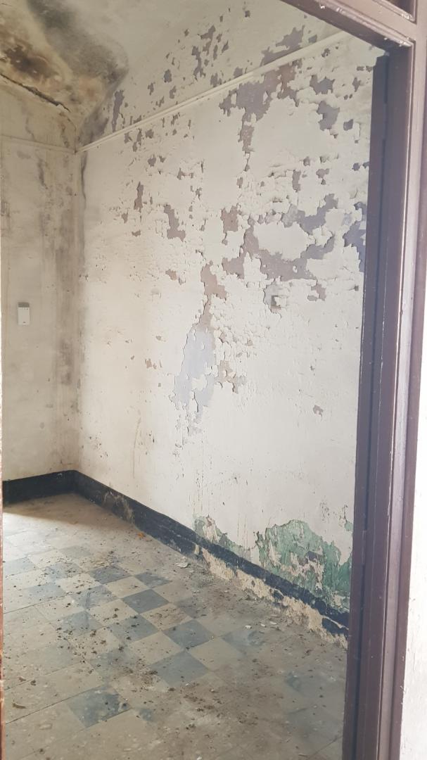 CASA DE POBLE MOLT GRAN I AMB LOCAL TIPUS NAU INDUSTRIAL