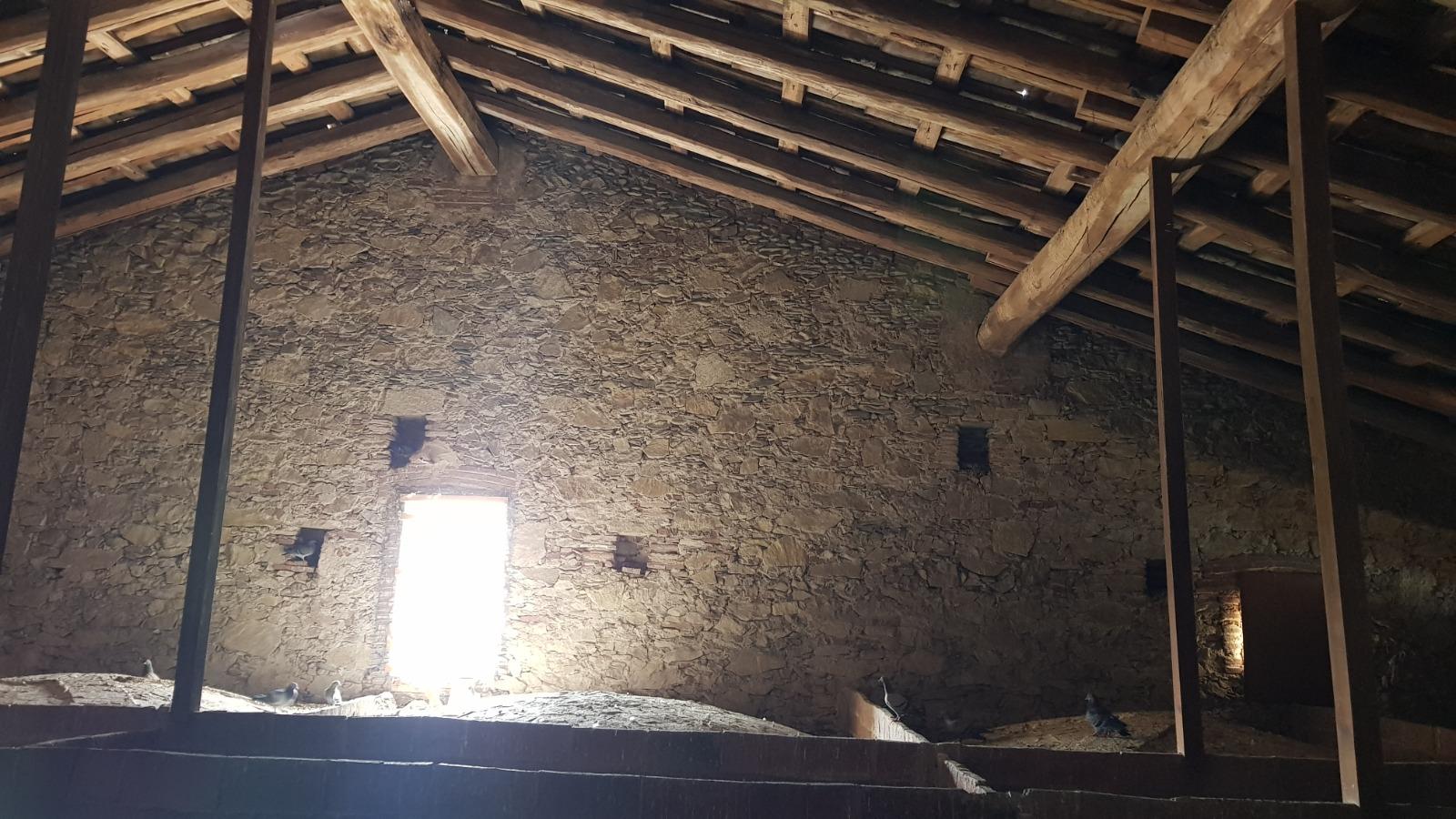 CASA DE POBLE MOLT GRAN I AMB LOCAL TIPUS NAU INDUSTRIAL