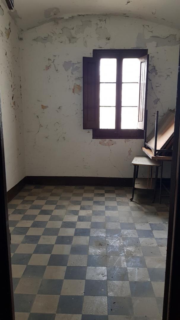 CASA DE POBLE MOLT GRAN I AMB LOCAL TIPUS NAU INDUSTRIAL