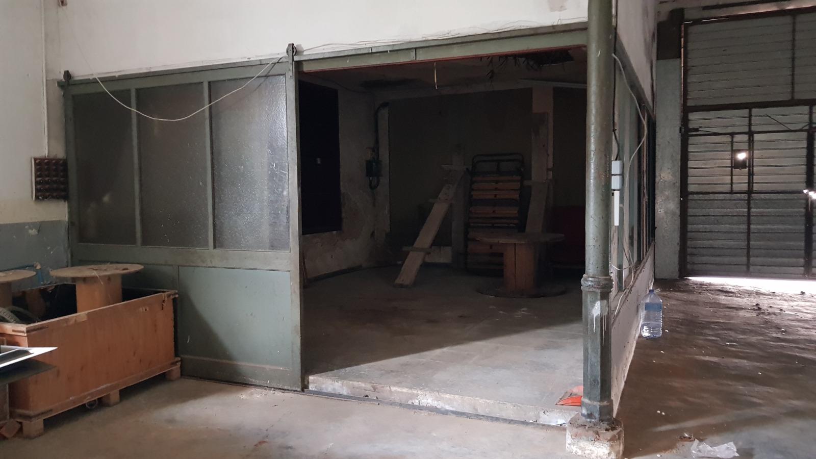 CASA DE POBLE MOLT GRAN I AMB LOCAL TIPUS NAU INDUSTRIAL