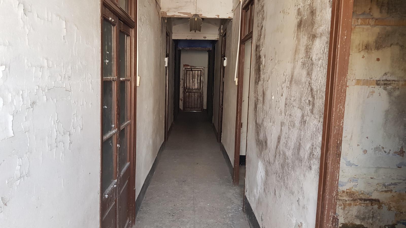 CASA DE POBLE MOLT GRAN I AMB LOCAL TIPUS NAU INDUSTRIAL