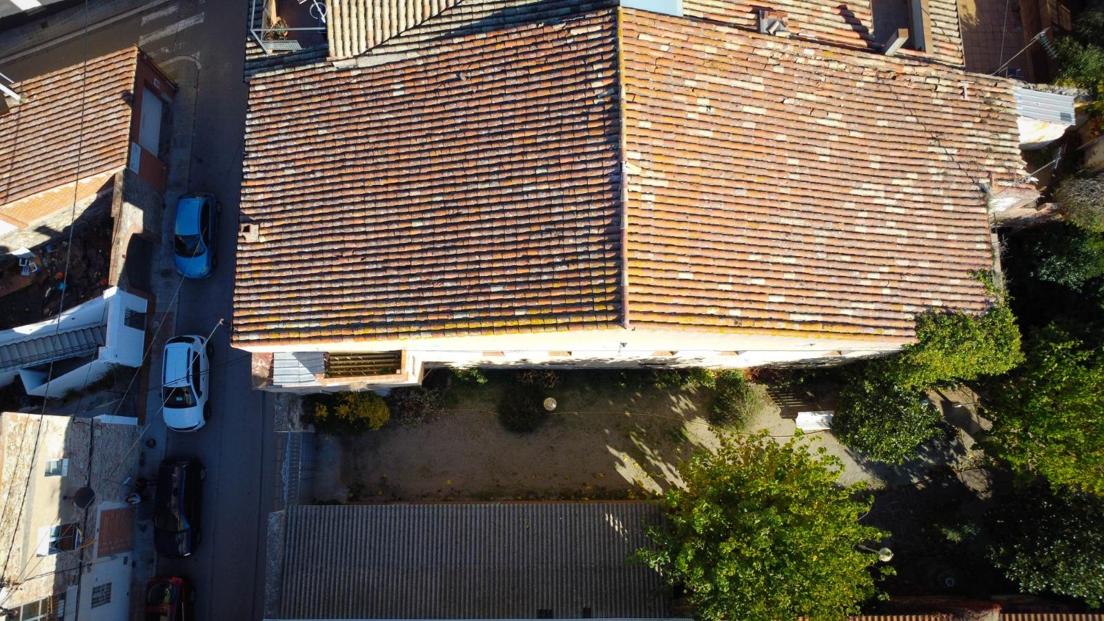 CASA DE POBLE MOLT GRAN I AMB LOCAL TIPUS NAU INDUSTRIAL