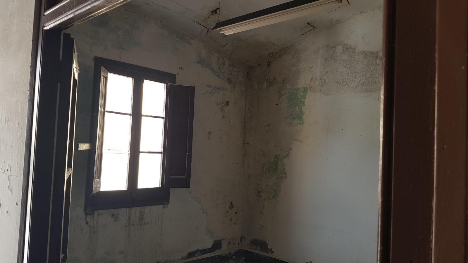 CASA DE POBLE MOLT GRAN I AMB LOCAL TIPUS NAU INDUSTRIAL