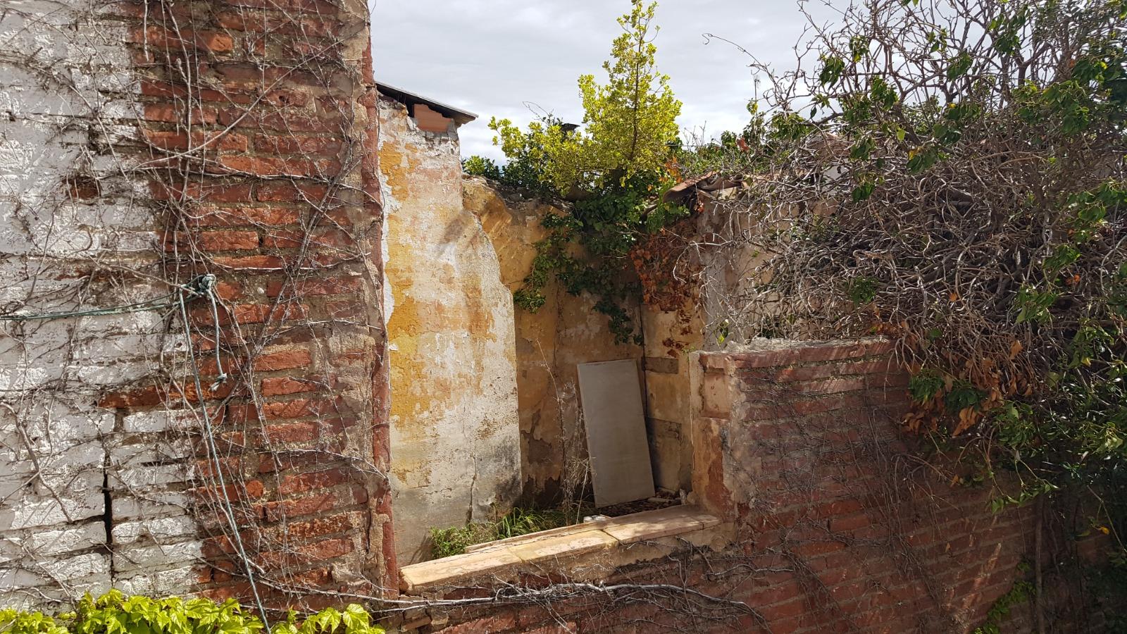 CASA DE POBLE MOLT GRAN I AMB LOCAL TIPUS NAU INDUSTRIAL