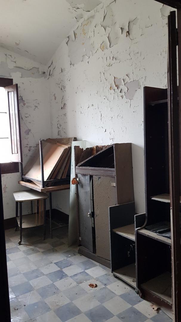 CASA DE POBLE MOLT GRAN I AMB LOCAL TIPUS NAU INDUSTRIAL