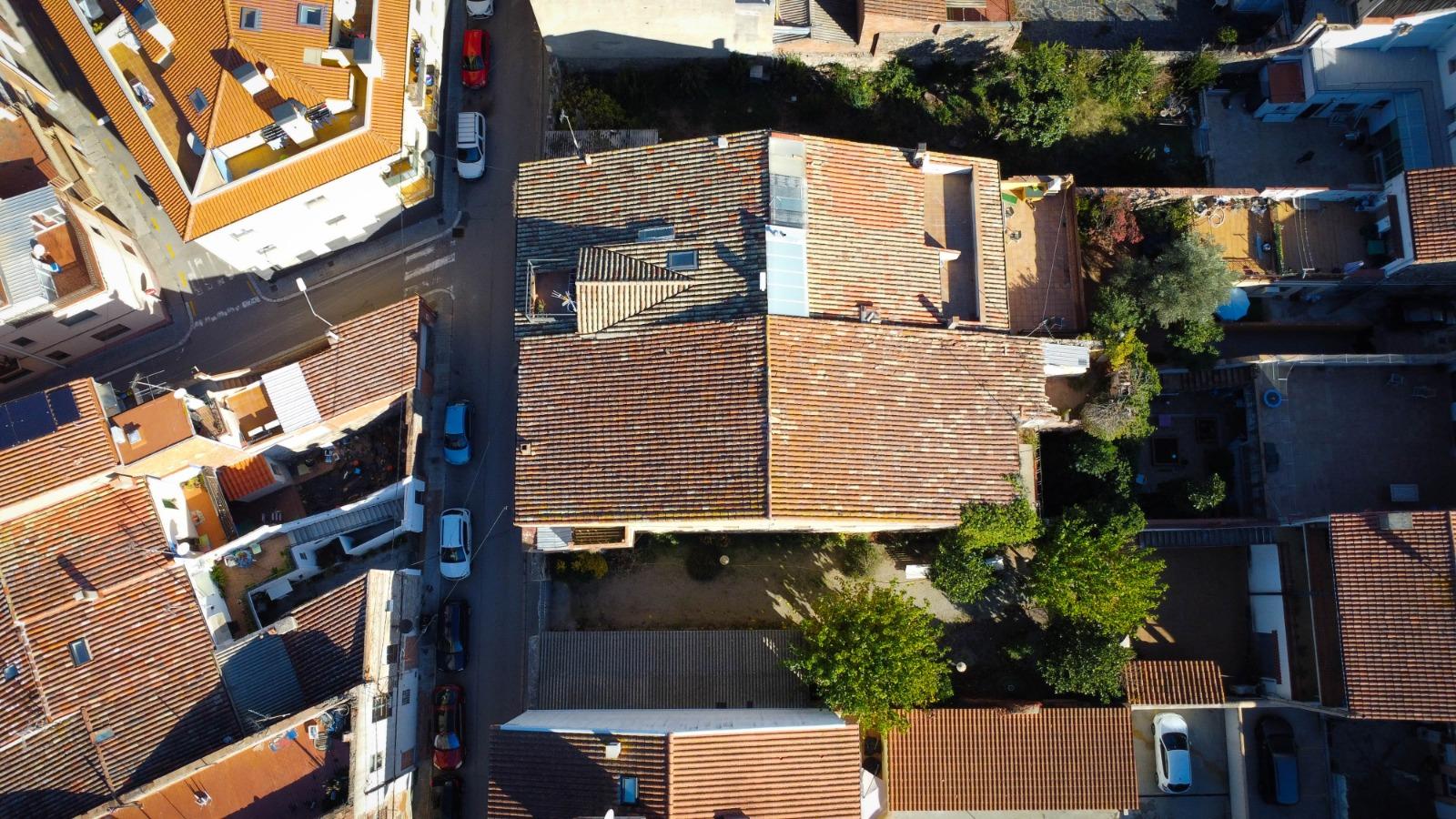 CASA DE POBLE MOLT GRAN I AMB LOCAL TIPUS NAU INDUSTRIAL