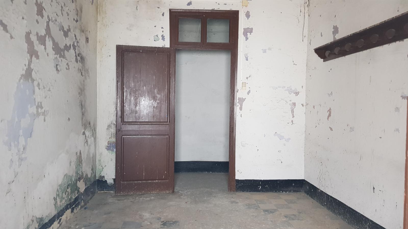 CASA DE POBLE MOLT GRAN I AMB LOCAL TIPUS NAU INDUSTRIAL