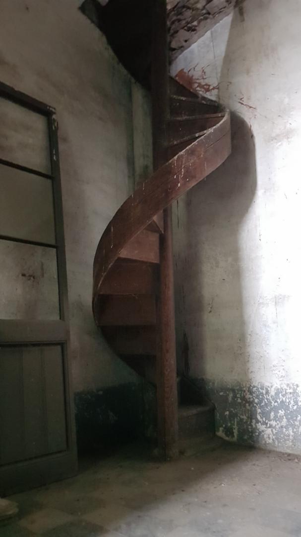 CASA DE POBLE MOLT GRAN I AMB LOCAL TIPUS NAU INDUSTRIAL