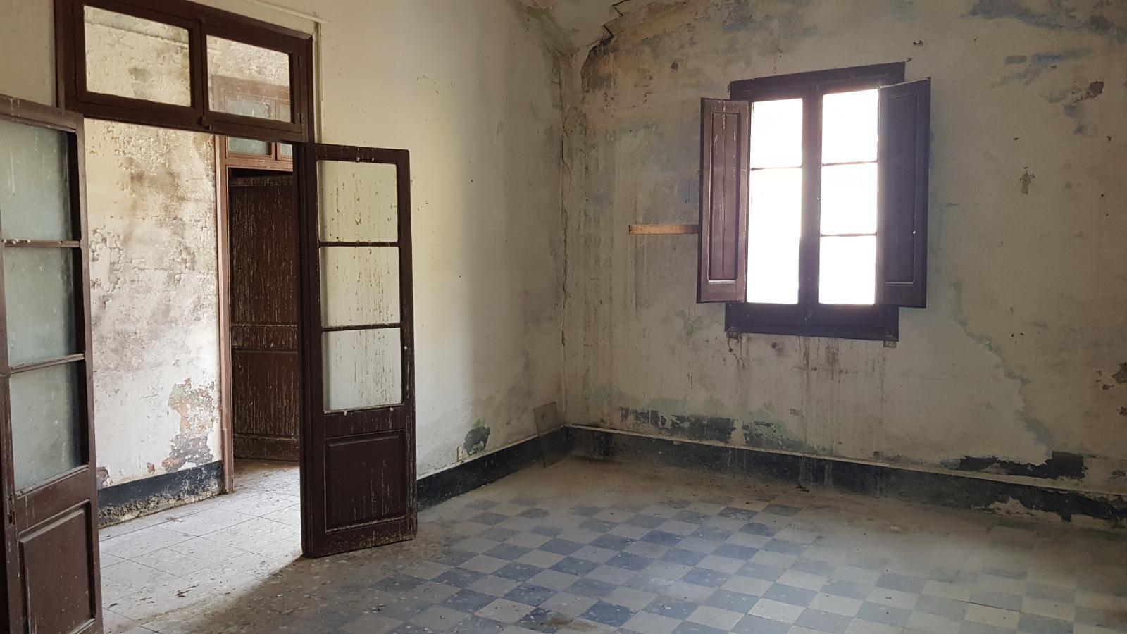 CASA DE POBLE MOLT GRAN I AMB LOCAL TIPUS NAU INDUSTRIAL