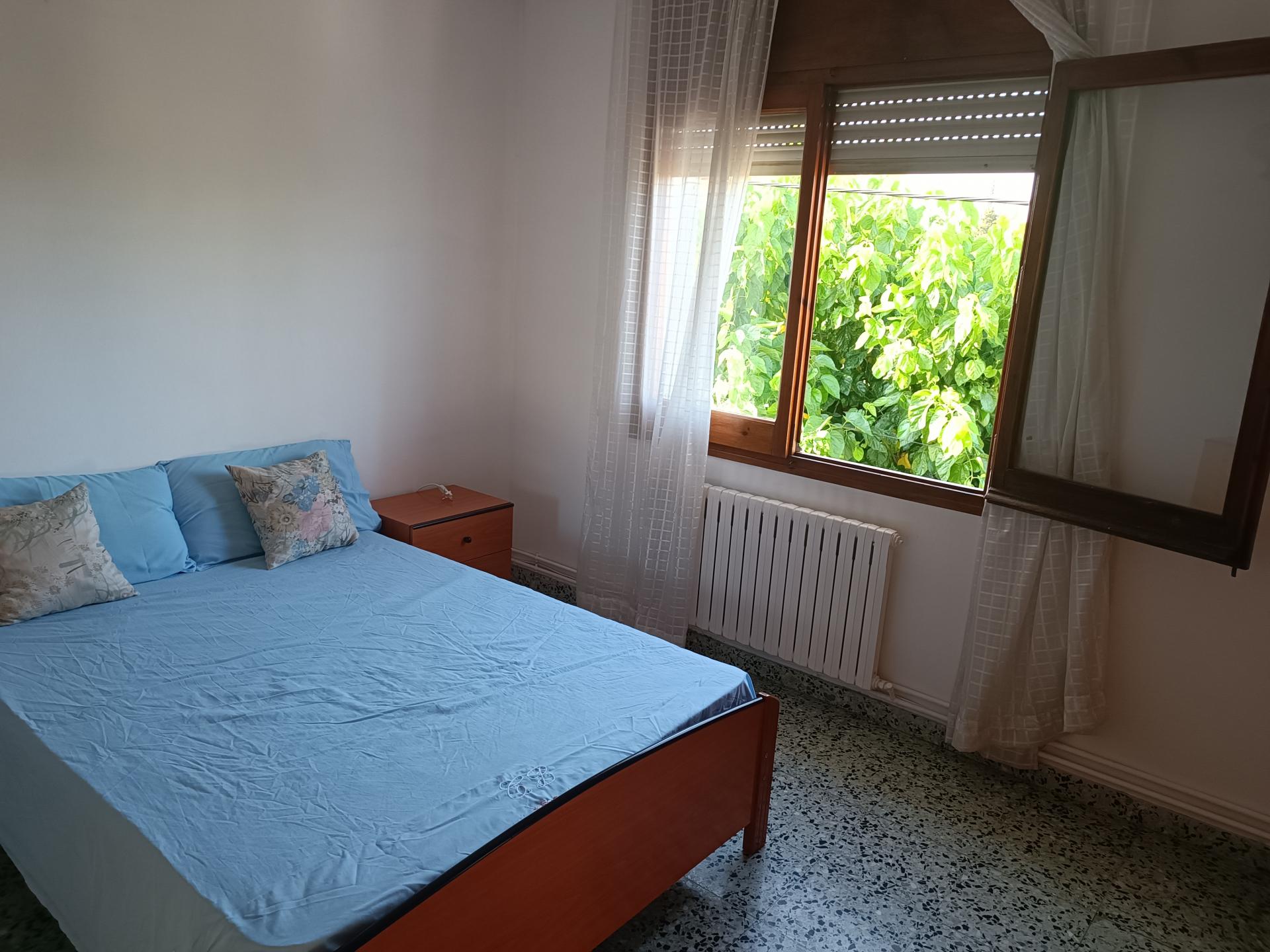 CASA  SITUADA A ZONA RESIDENCIAL