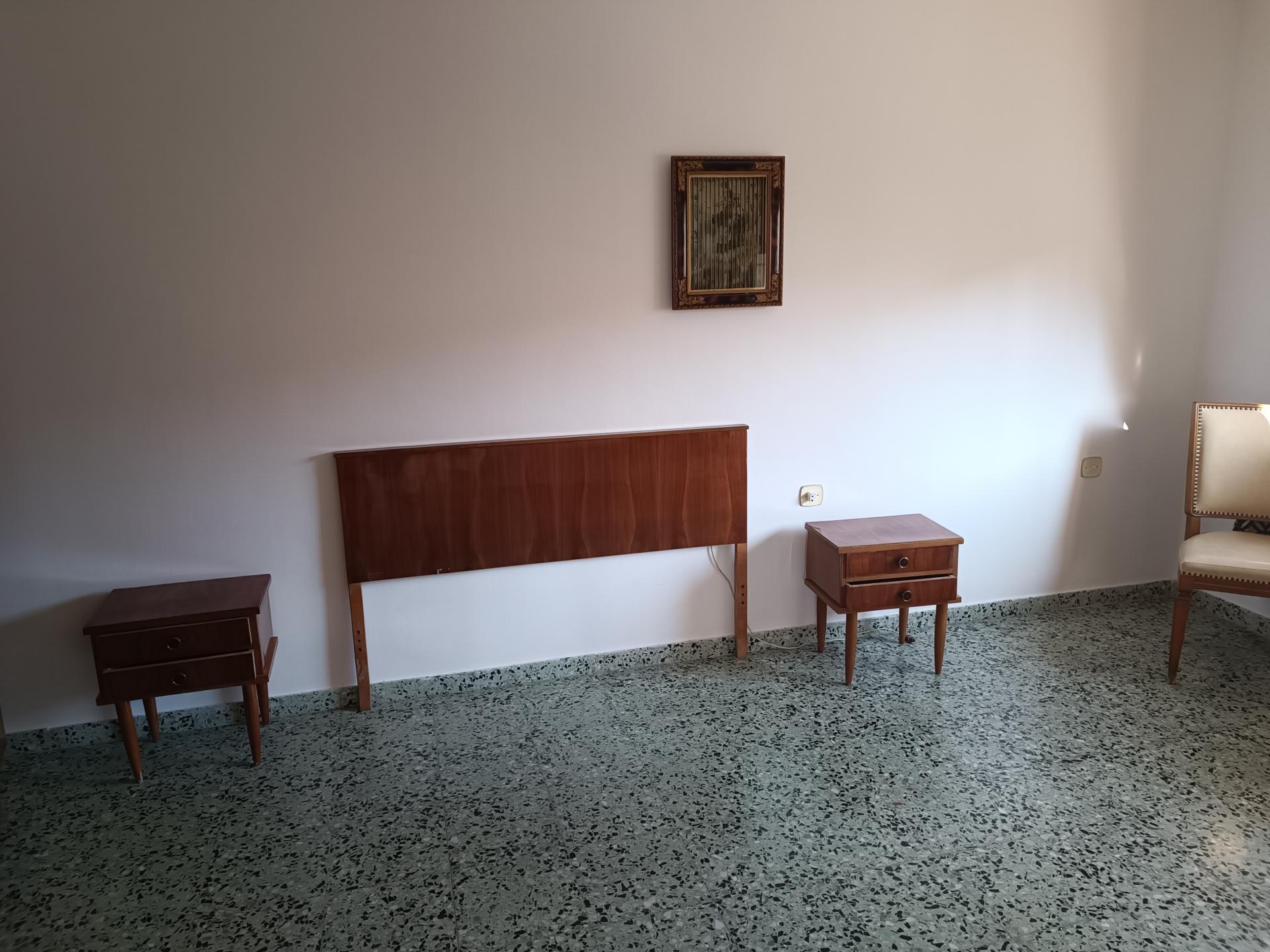 CASA  SITUADA A ZONA RESIDENCIAL