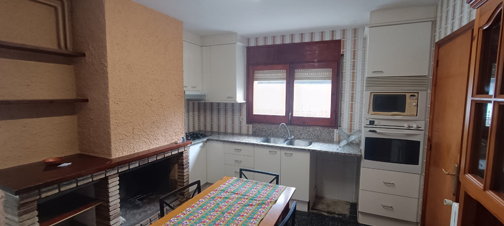 CASA  SITUADA A ZONA RESIDENCIAL