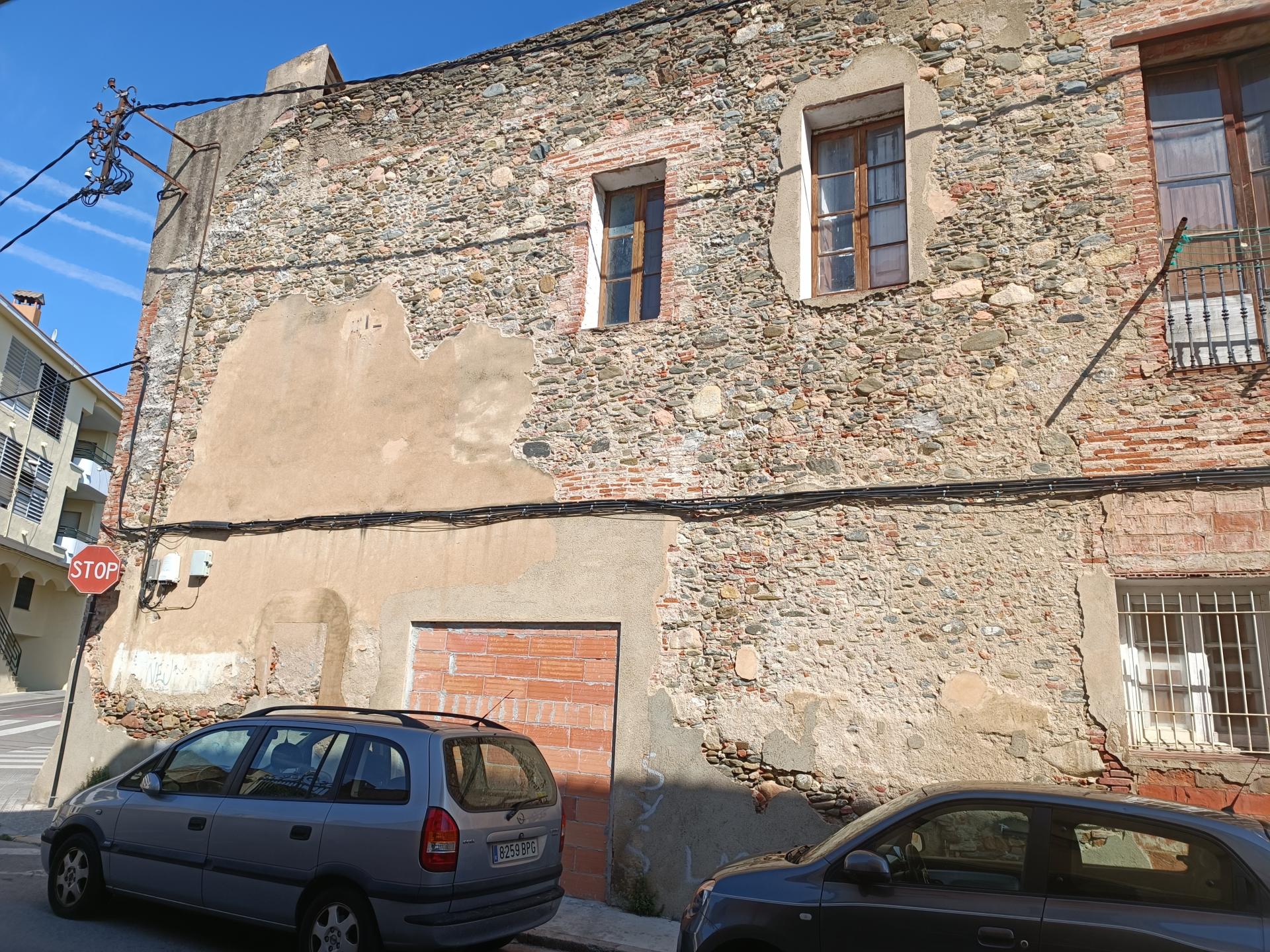 CASA DE POBLE DEL 1910 CANTONERA MOLT BEN SITUADA